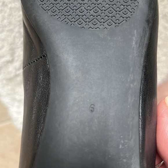 Tory Burch Black Leather Ballet Flats with large Golden Logo - Picture 12 of 12